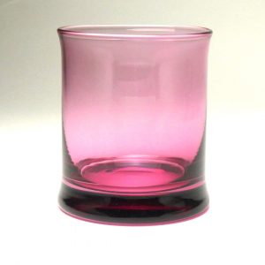 ピンク色のガラス　ガラス彫刻