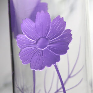 ガラスの空き瓶　コスモス　サンドブラスト　ガラス彫刻